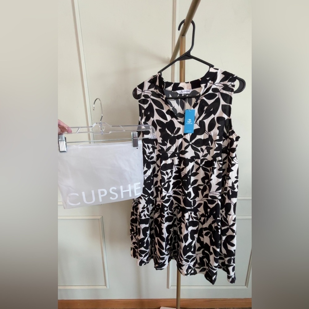 Cupshe Coverup Floral Dress NWT Medium Black and White Flower Santorini Mini